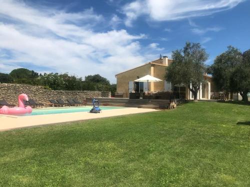 Jardin d Uzès Climatisée avec piscine — hotel in Saint-Quentin-La-Poterie