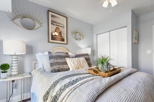 Modern 4BR Getaway Pet Friendly Outdoor Lounge — 4-Star Luxury Hotel in West Palm Beach, United States