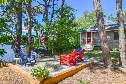10 Ft From Crystal Lake New Renovation — Orleans