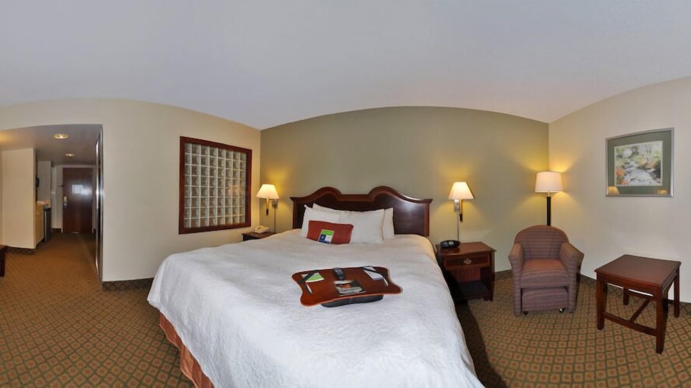 Hampton Inn South Hill - photo 10
