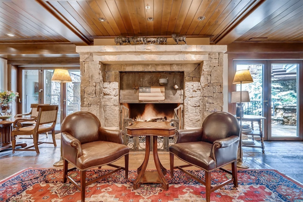 1 #42 4BD One Willow Bridge Road — 4-Star Luxury Hotel in Vail, United States