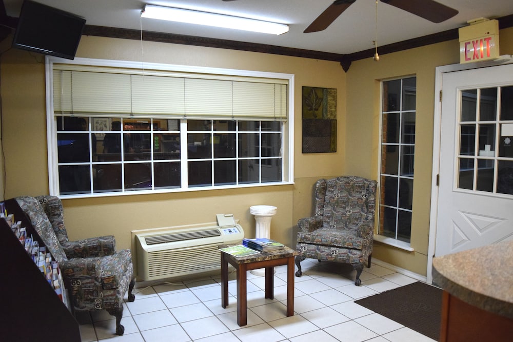 Claremore Motor Inn - photo 5