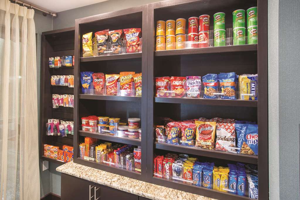 La Quinta Inn & Suites by Wyndham O'Fallon IL St. Louis - photo 23