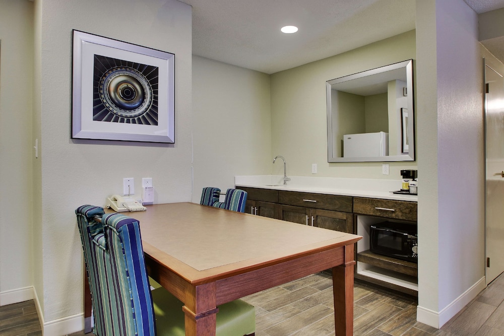 Hampton Inn Warner Robins - photo 27