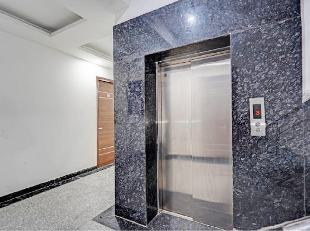 Akshay Hotel Near Medanta Hospital