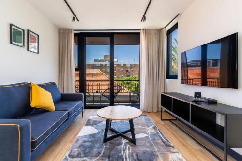 402 Marvol On Hall