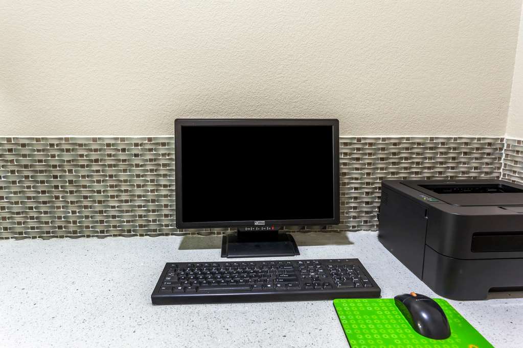 La Quinta Inn & Suites by Wyndham New Braunfels - photo 56