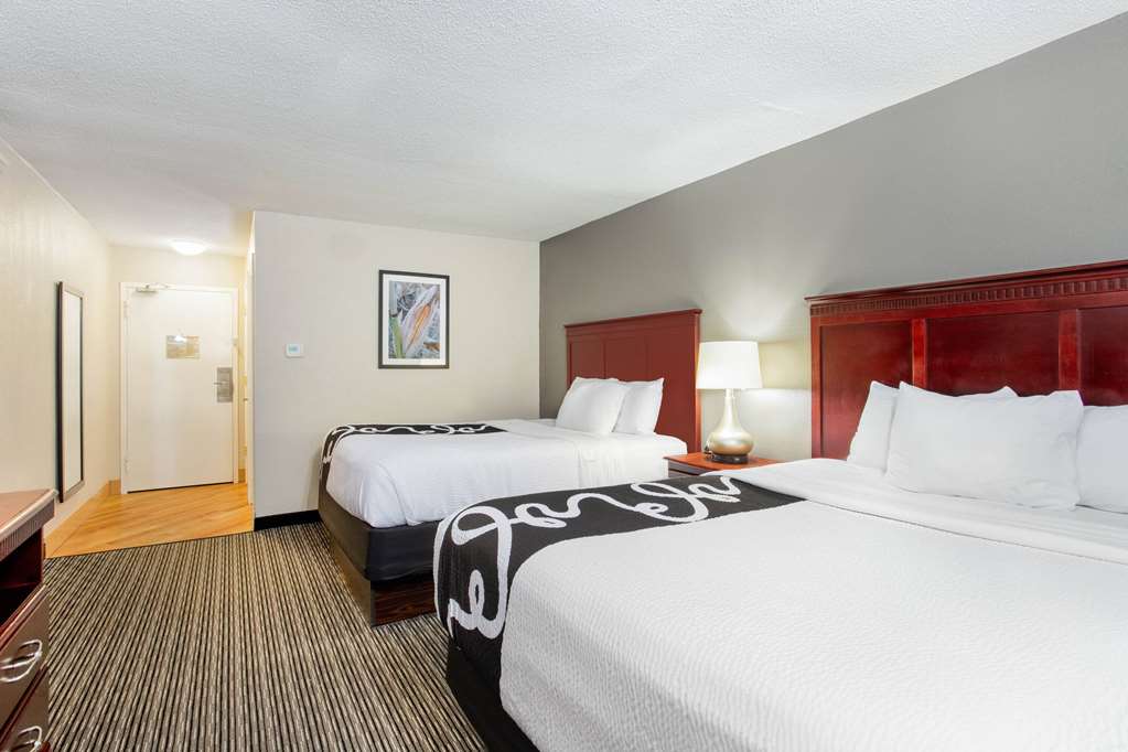 La Quinta Inn & Suites by Wyndham Indianapolis South - photo 25