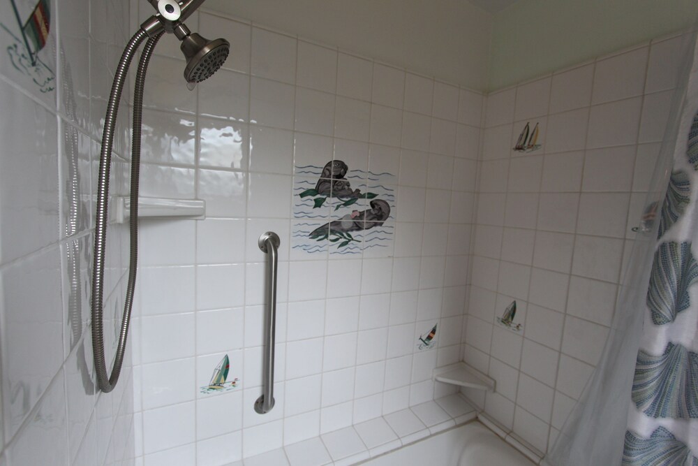 Edgewater Beach Inn - photo 58