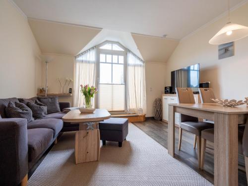 Dünenpark Binz Komfortplus Ferienwohnung mit 1 Schlafzimmer und Balkon im Dachgeschoss 113 — 4-Star Luxury Hotel in Ostseebad Binz, Germany