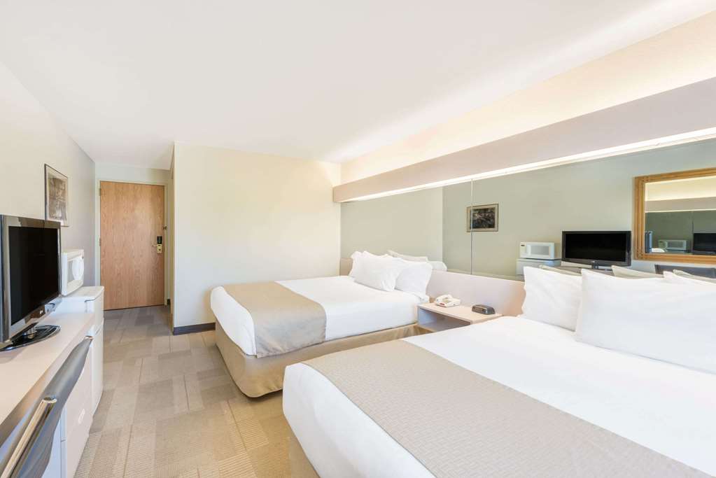Microtel Inn & Suites by Wyndham Sainte Genevieve - photo 7