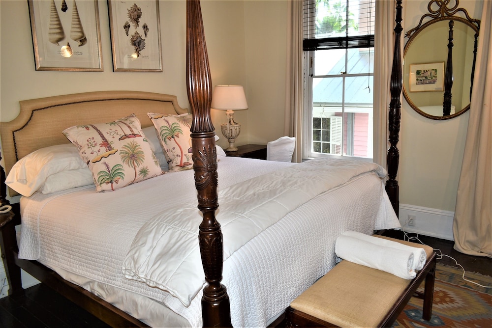 Simonton Court Historic Inn & Cottages - photo 32
