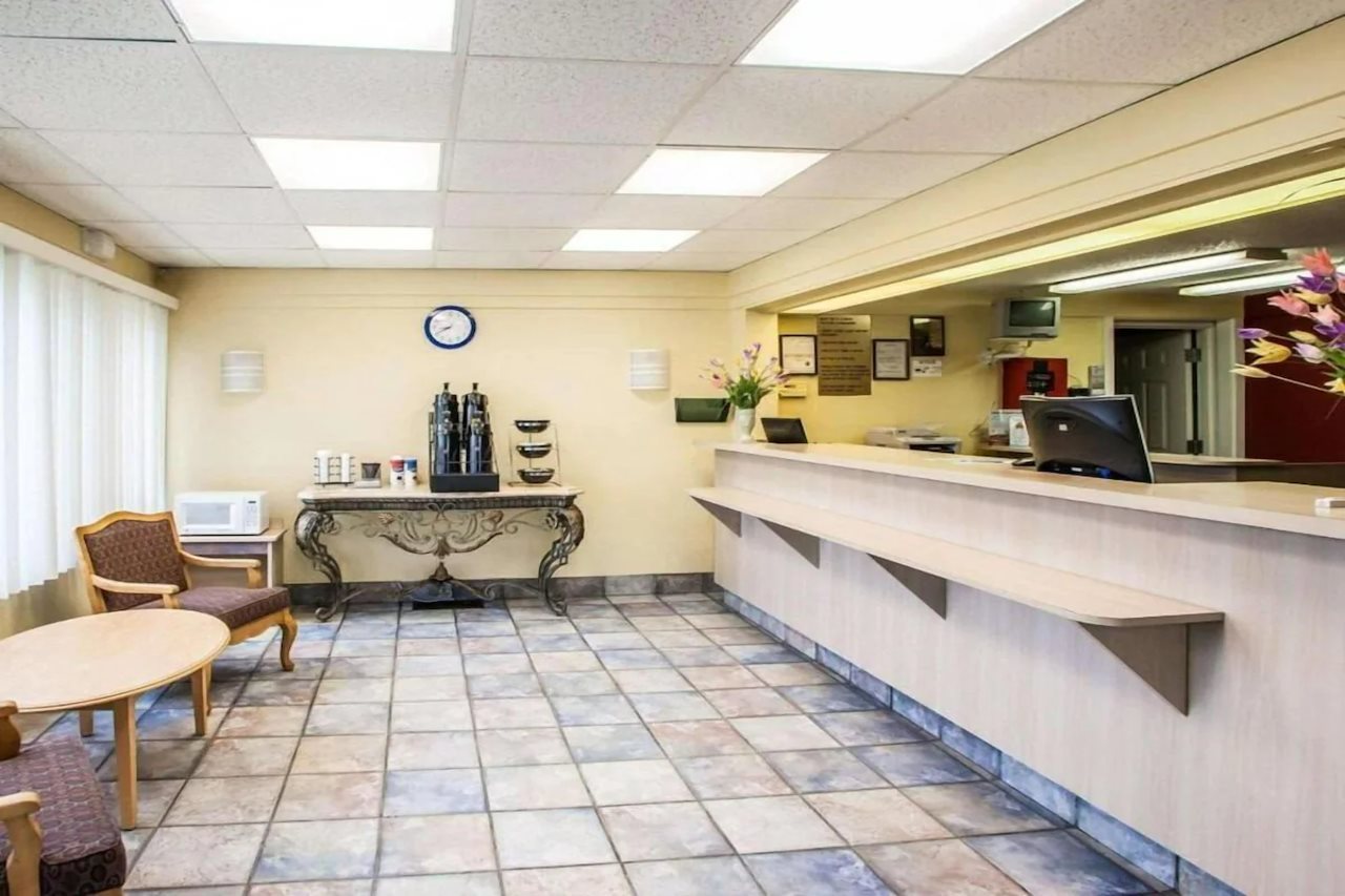Rodeway Inn - carbon neutral hotel in Saint Charles