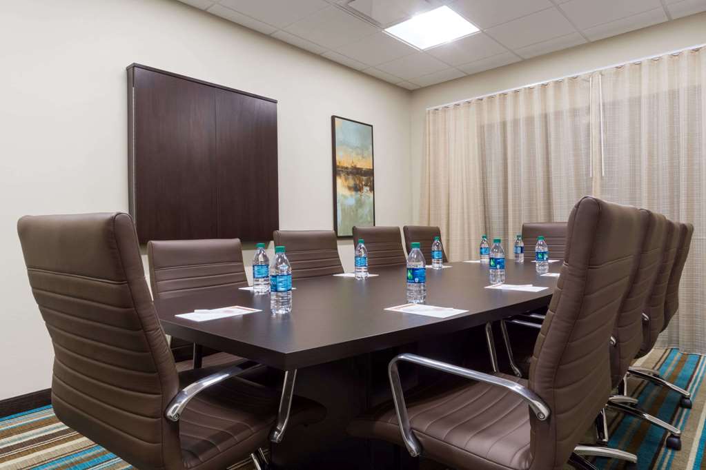 Hawthorn Suites by Wyndham Wheeling at the Highlands - photo 18