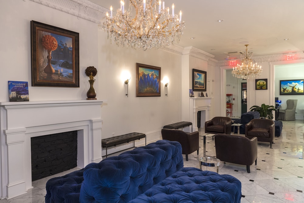Royal Frenchmen Hotel and Bar - photo 9