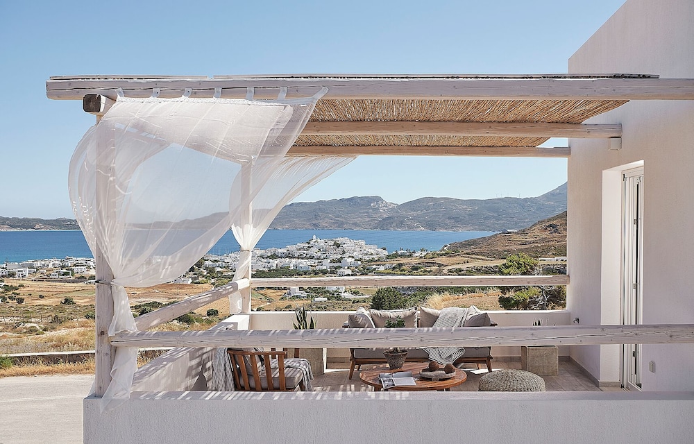 Nirome Luxury Suites - last minute hotel in Milos