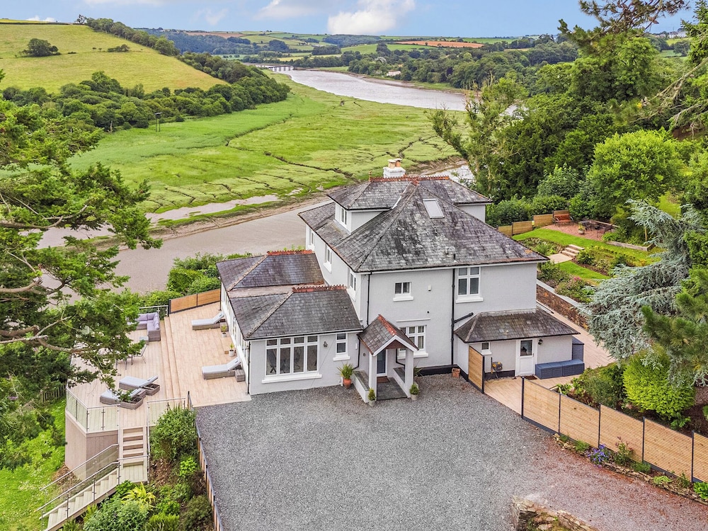 Mallacleave House — 4-Star Luxury Hotel in Bideford, United Kingdom