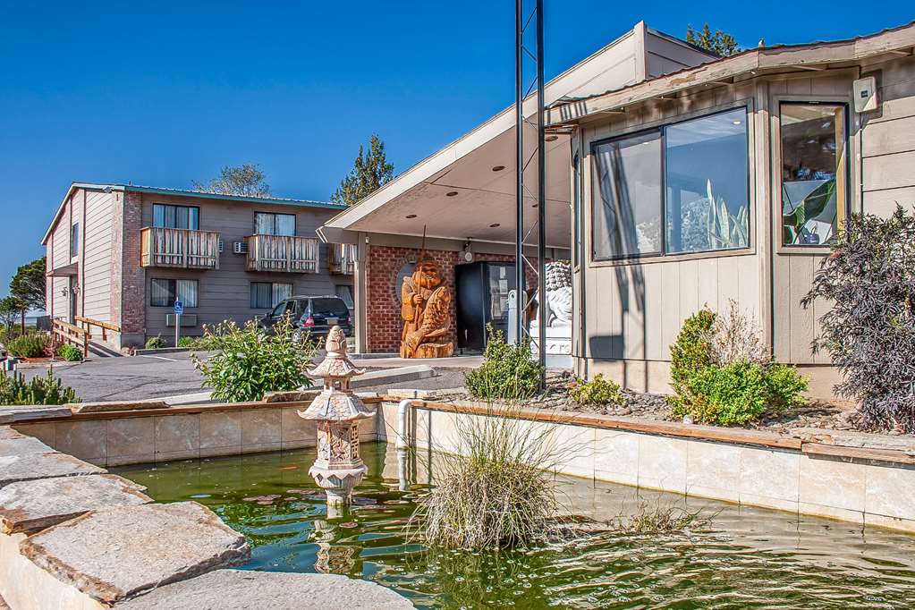 Econo Lodge Inn & Suites Madras - photo 2