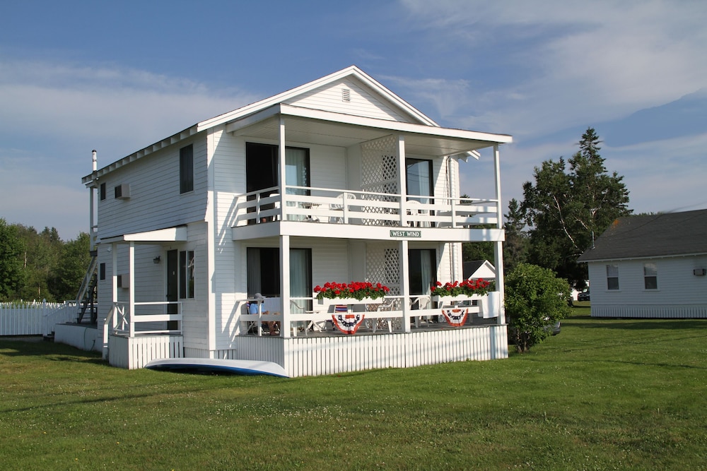 Bluebird Ocean Point Inn - photo 21