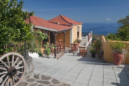 Casa Rural Fidel — 4-Star Luxury Hotel in Brena Baja, Spain