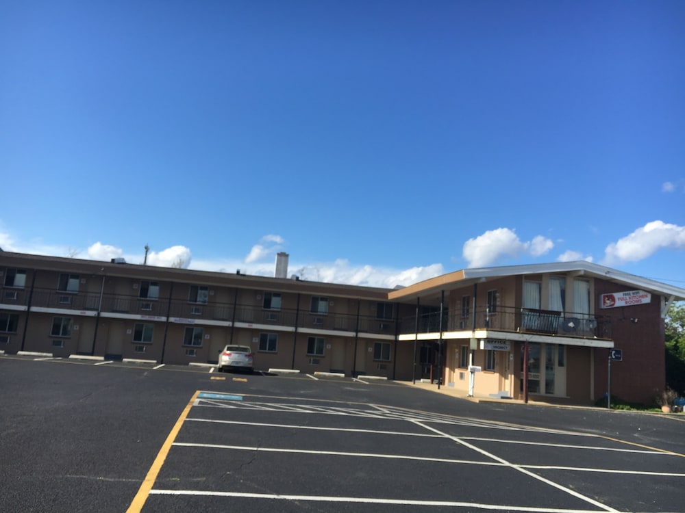 Pelican Inn and Suites - photo 16