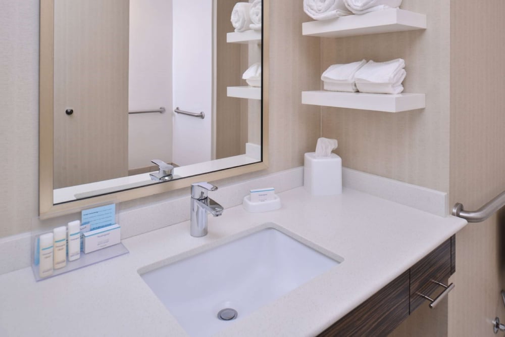 Hampton Inn & Suites Bend - photo 28