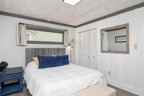 Mountains to Sea by Oak Island Accommodations - photo 11
