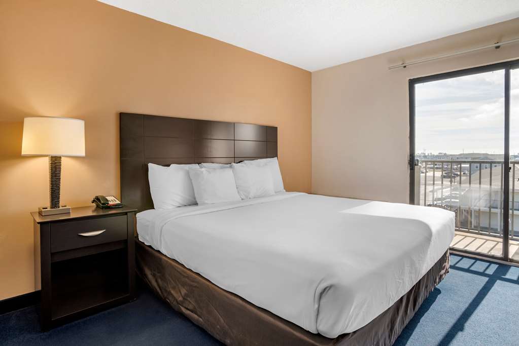 Econo Lodge Inn & Suites Rehoboth Beach - photo 18