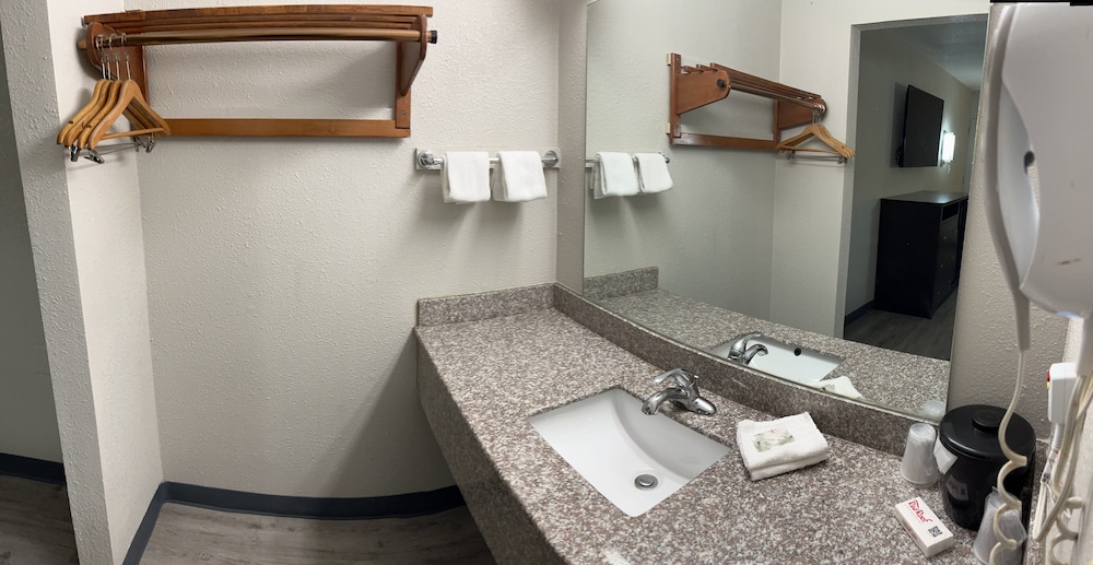 Red Roof Inn Kimball TN I 24 - photo 7