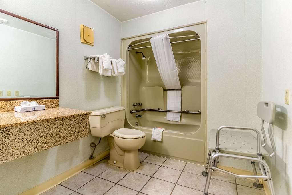 Econo Lodge Whiteville - photo 15
