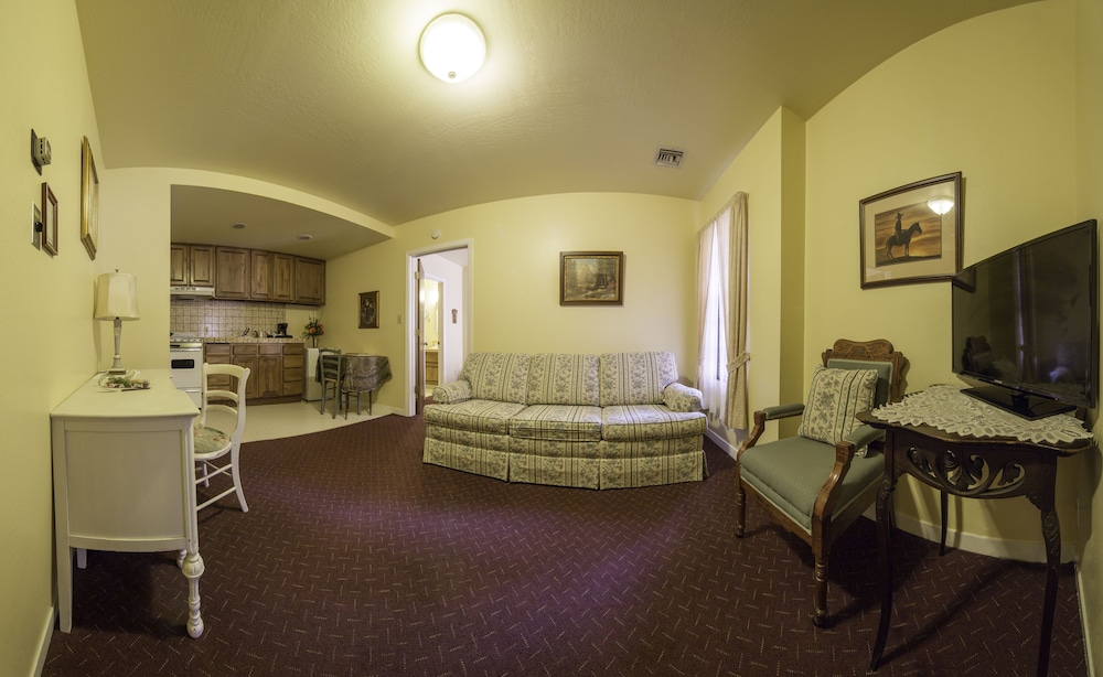 Historic Cary House Hotel - photo 18