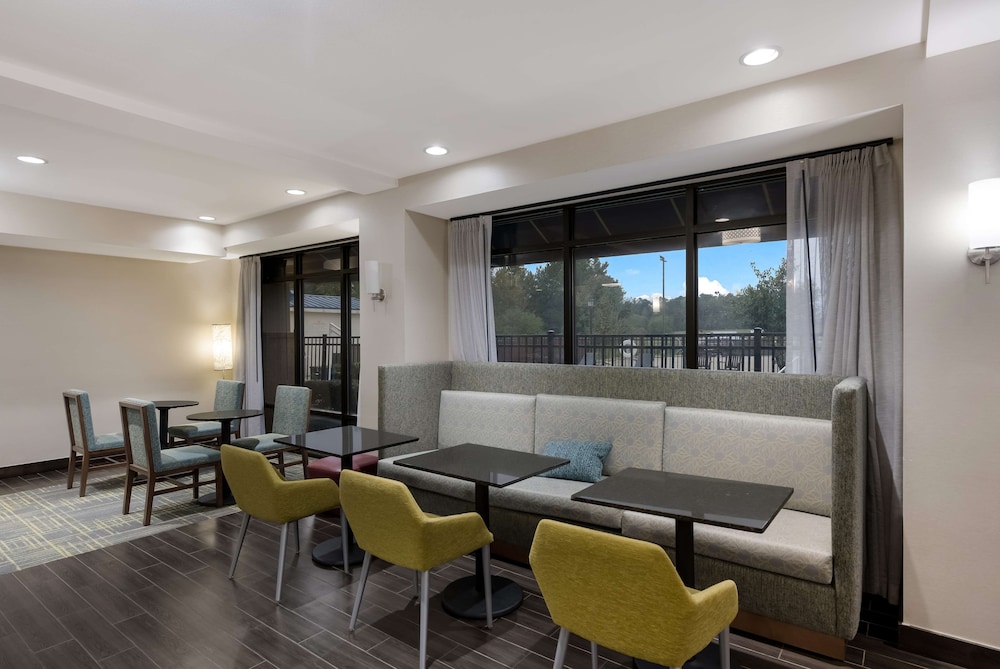 Hampton Inn Marshall - photo 25