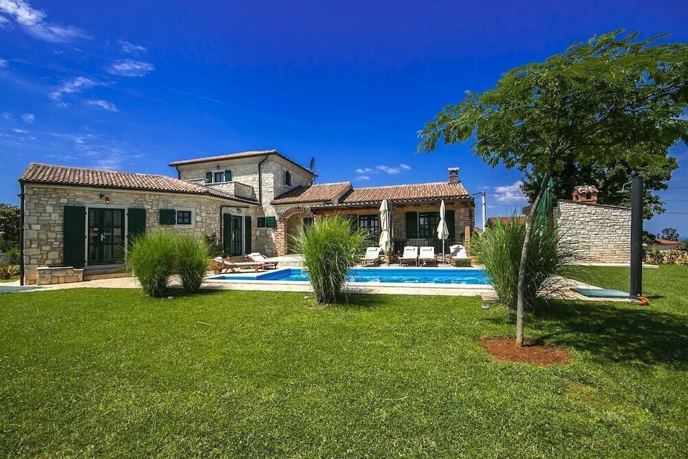Villa Una — 4-Star Luxury Hotel in Vizinada, Croatia