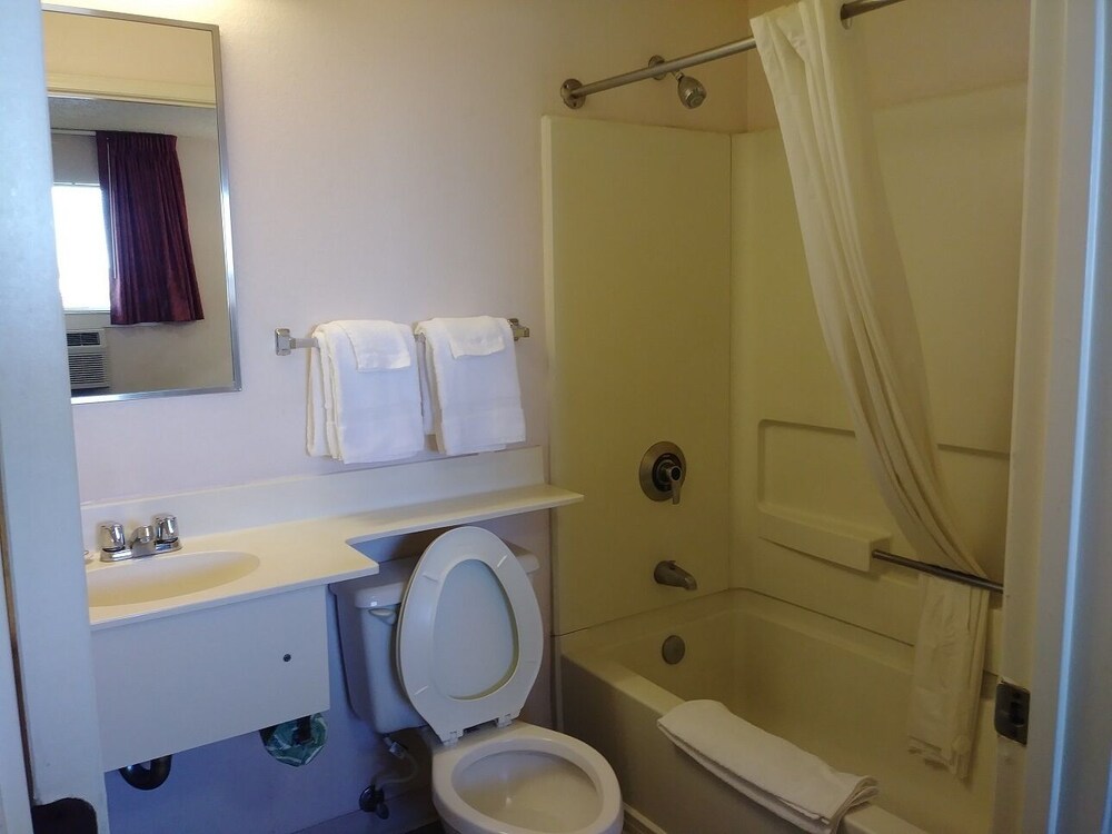 InTown Suites Extended Stay Jacksonville FL Beach Blvd - photo 11