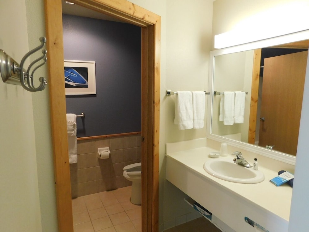 Quarterdeck Resort & Restaurant - photo 200