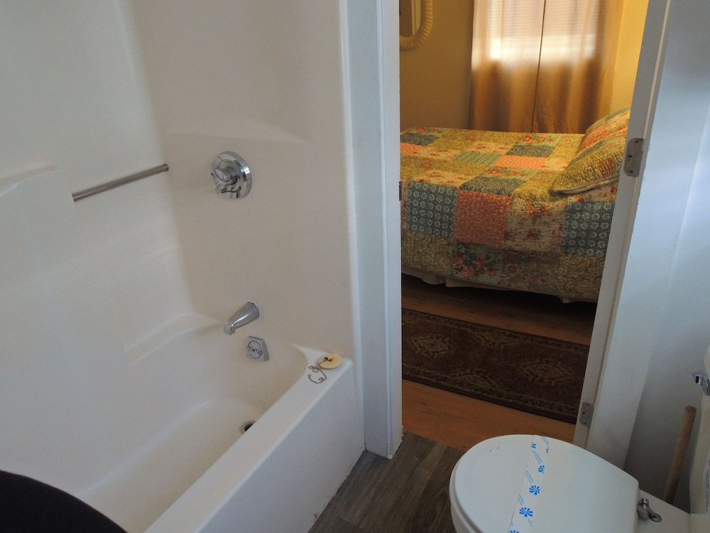 Shorelands Guest Resort and Cottages - photo 35