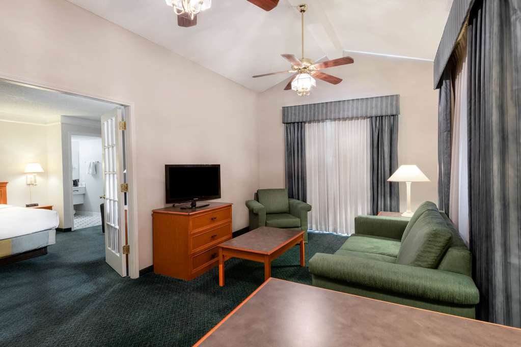 La Quinta Inn by Wyndham Farmington - photo 26