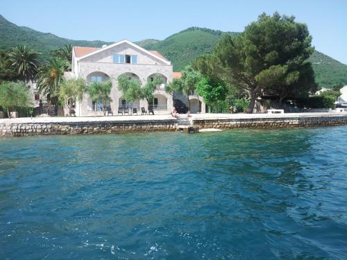Apartments Villa Danilovic — 4-Star Luxury Hotel in Herceg-Novi, Montenegro