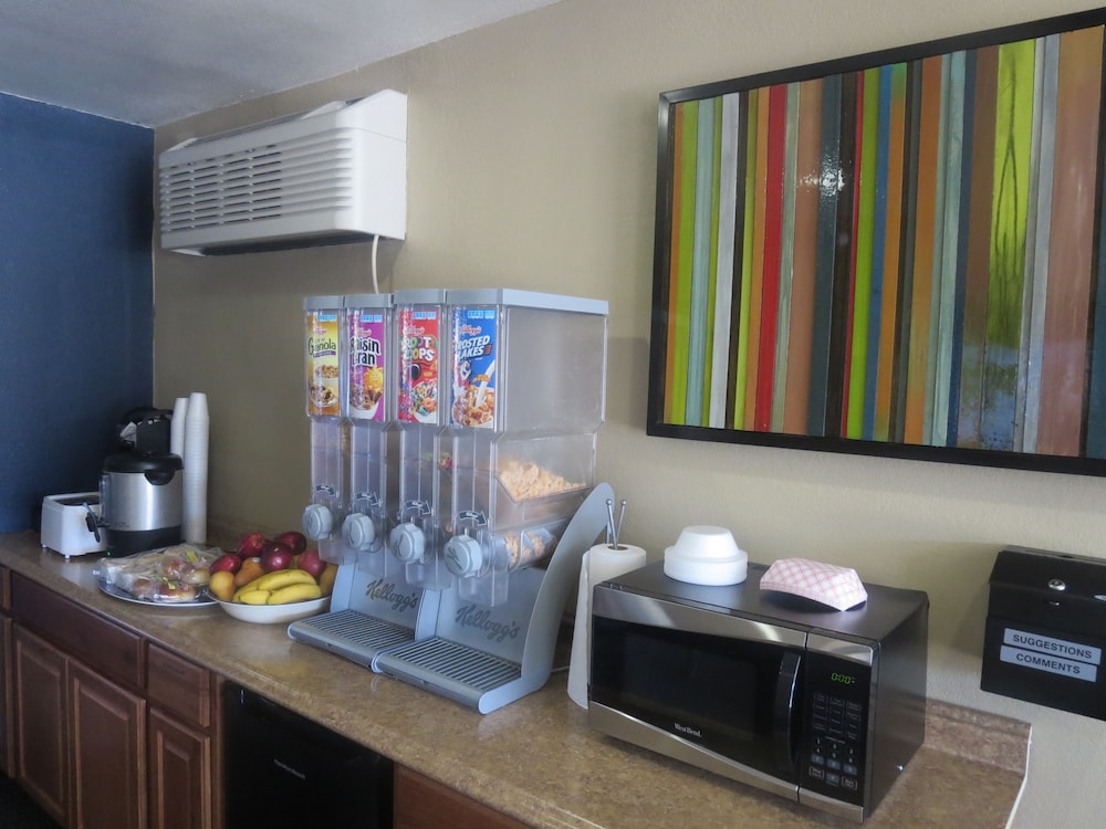 Howard Johnson by Wyndham Odessa TX - photo 30