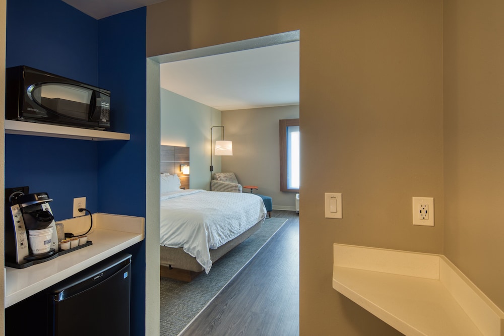 Holiday Inn Express & Suites Charlotte South End by IHG - photo 28