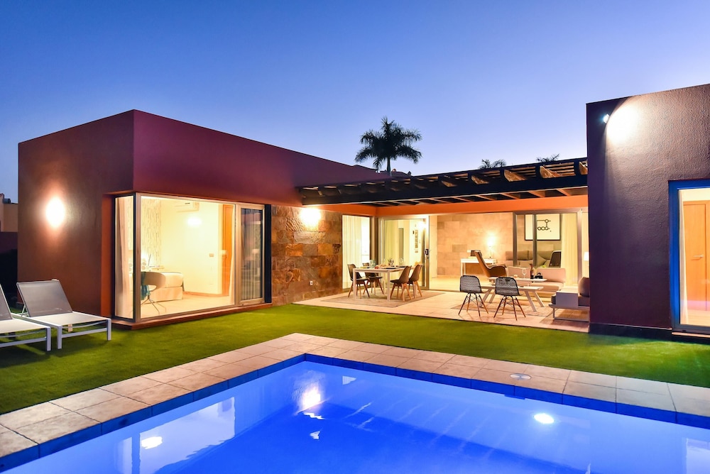 Par 4 Villa 19 Salobre Golf Resort in San Bartolome De Tirajana, Spain