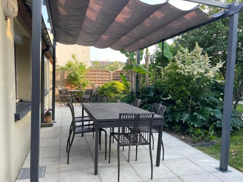 À 900 M de l’entrée du Circuit des 24 heures in Le Mans, France