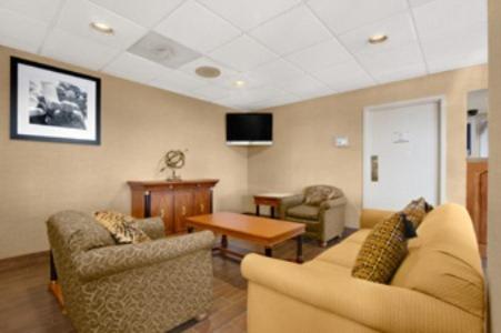 Super 8 by Wyndham Oxford - photo 5