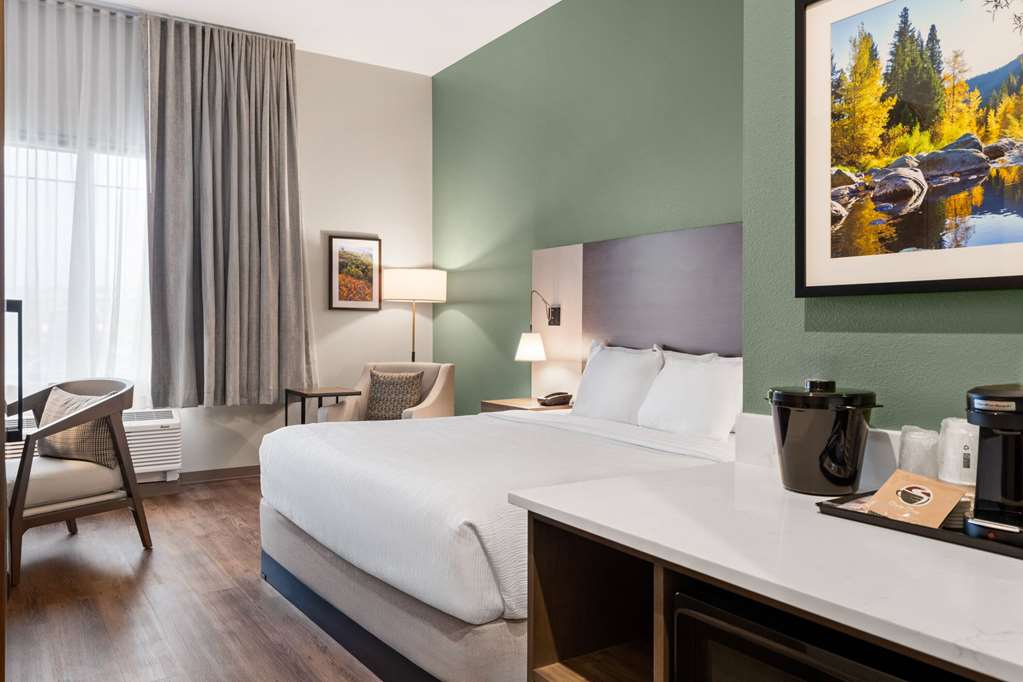 La Quinta Inn and Suites by Wyndham Lincoln - photo 17