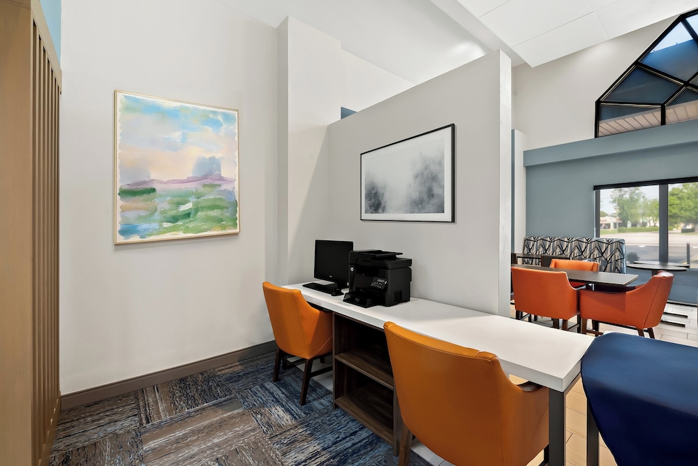 Holiday Inn Express & Suites Raleigh NE Medical Ctr Area by IHG - photo 37