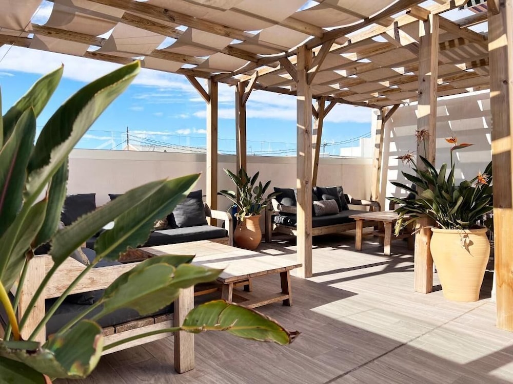 Valencia Luxury Calma Beach Apartments — 4-Star Luxury Hotel in Valencia, Spain