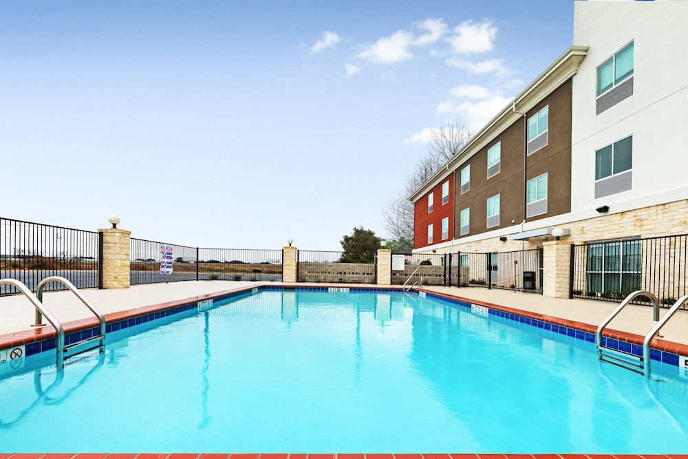 Holiday Inn Express & Suites Junction by IHG - photo 37