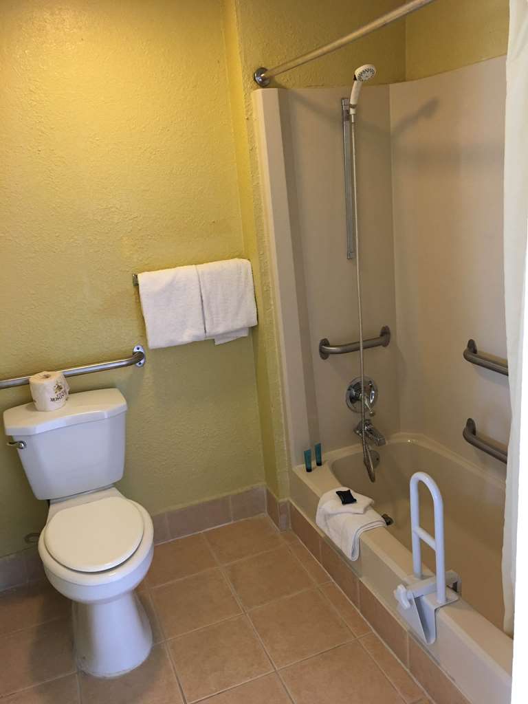 Americas Best Value Inn Conyer - photo 13