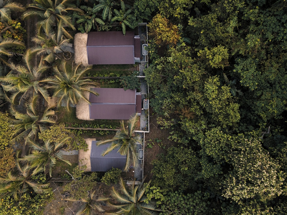 Inigtan Lio Villas — 4-Star Luxury Hotel in El Nido, Philippines