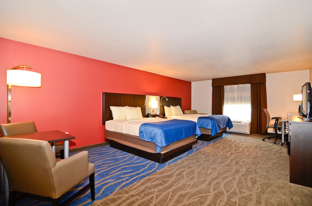 Astoria Hotel and Event Center - photo 6